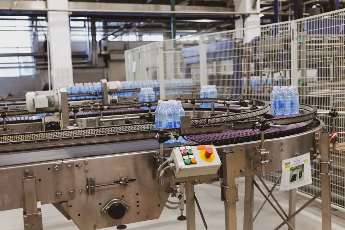 Línea de embotellado automatizada